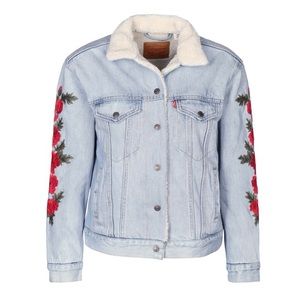 🌹Levi’s Sherpa trucker jacket🌹